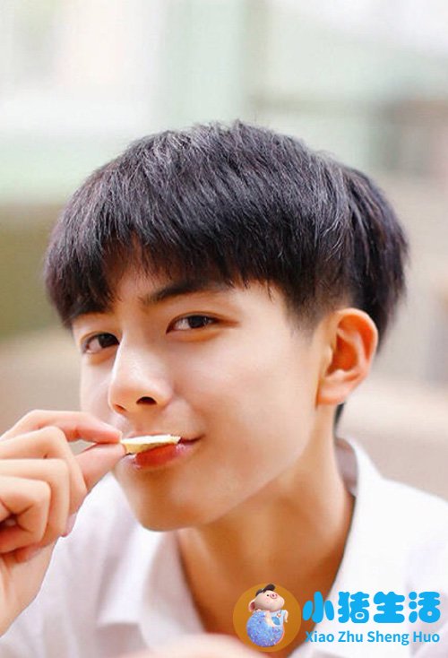 韩国男士分头发型图片