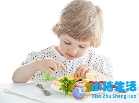 早期教育中培养宝宝对食物的兴趣的解析