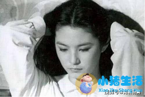 师生恋意外怀孕，检查时发现是龙凤胎，
