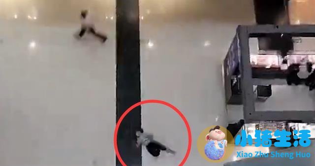 成都某商场停车场一人坠楼身亡
