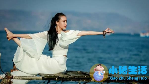 瑜伽背影图片