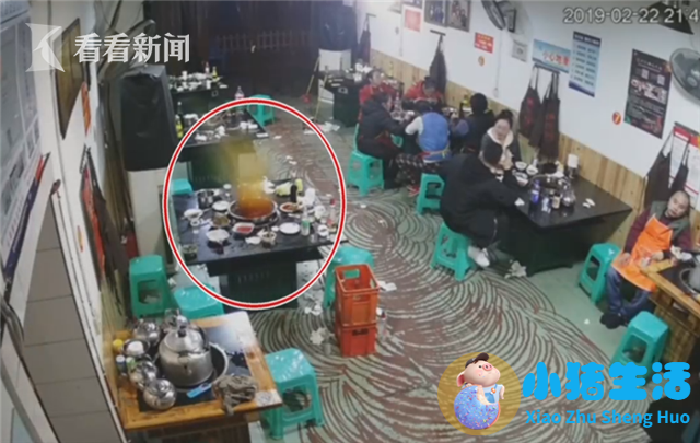 男子将打火机扔进火锅 200℃热油爆炸溅出