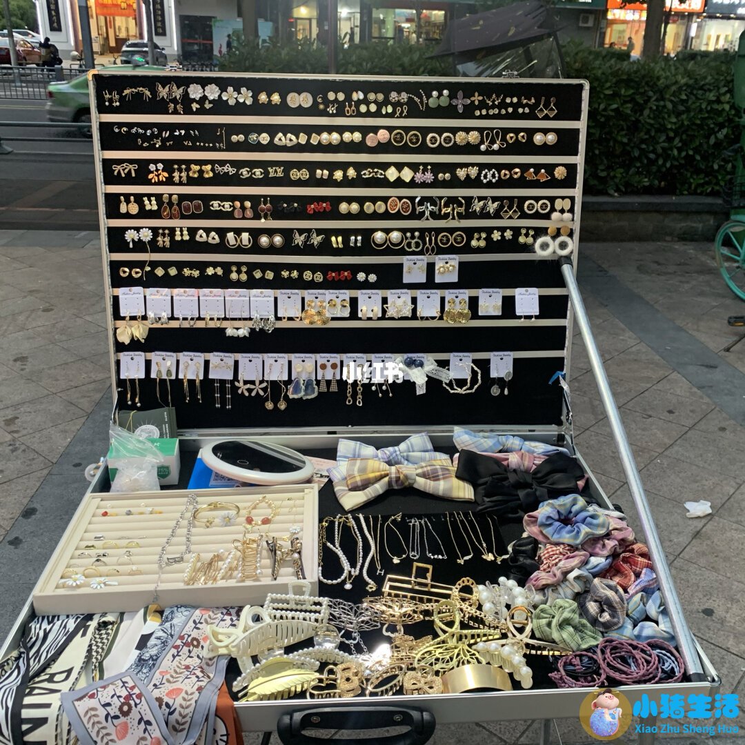 <strong>创业从地摊开始(创业适合从摆地摊开始吗</strong>