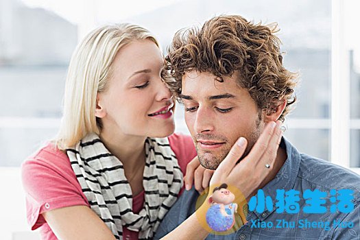 追求的女孩主动亲我
