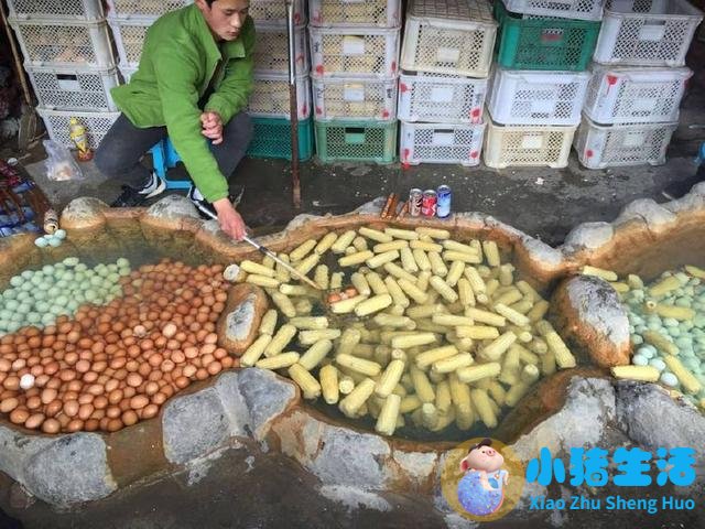东北这个温泉被称为“神水”，可以煮鸡蛋也可治病，四周白雪皑皑