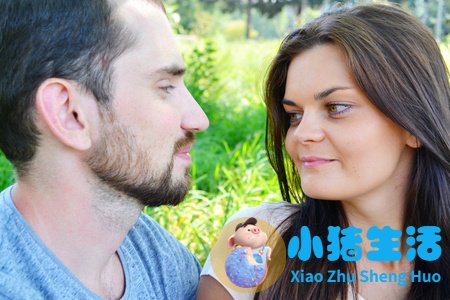 魅力美女亲男人