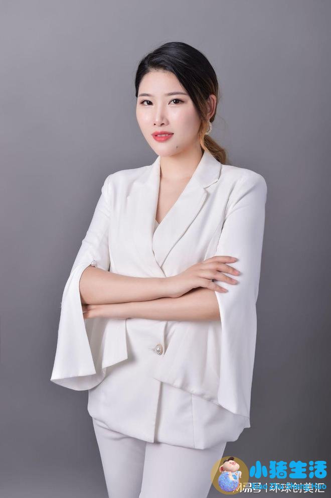 半永久纹绣技术专家，本色纹绣培训学校认证高级讲师蒋曼曼女士