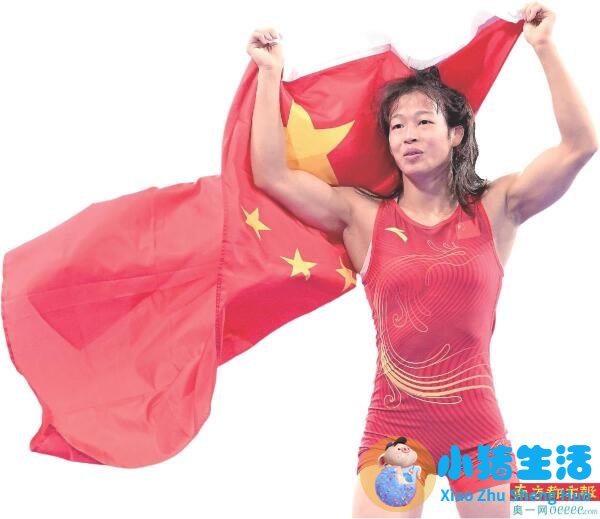 接力夺冠姑娘们把国旗叠得方方正正