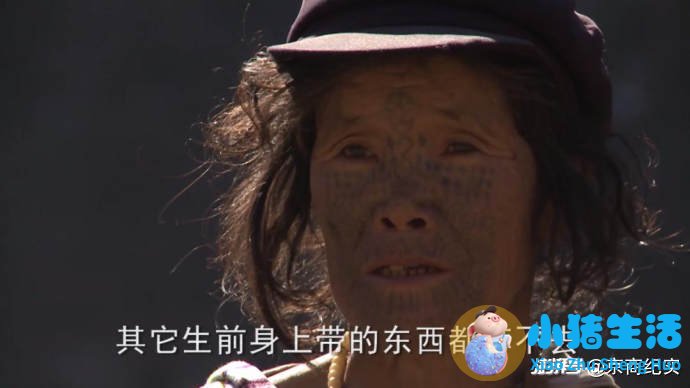 女子奇特纹眉爆红
