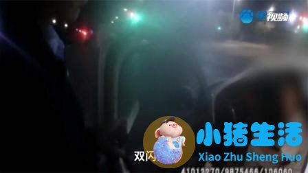奇葩！男子酒后竟将车停在十字路口呼呼大睡，交警看他表演
