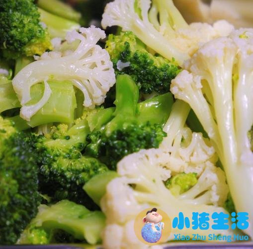 <strong>西兰花搭配胡萝卜，这道菜减肥又好吃的</strong>